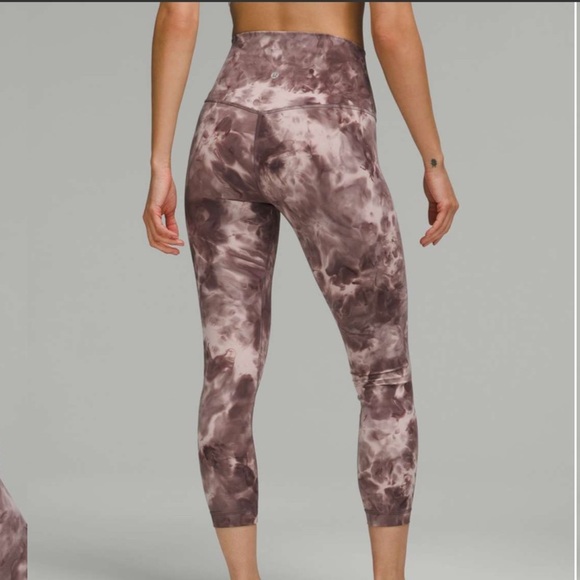 Lululemon Align High Rise Crop Leggings in Diamond Dye Mink Bery 23”
Size 6 - Picture 4 of 11